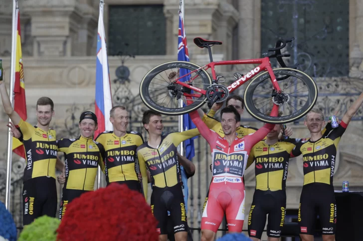 Roglic logró el triplete de manera contundente