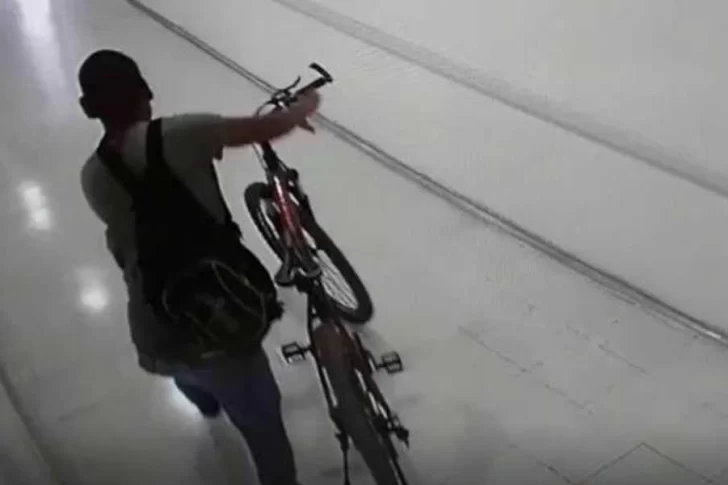 En plena cuarentena, le robaron la bicicleta a un médico que estaba de guardia