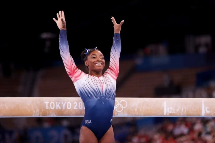 Simone Biles volvió, compitió y ganó la medalla de bronce Simone Biles volvió, compitió y ganó la medalla de bronce