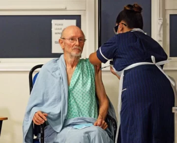 Murió William Shakespeare, el primer hombre en el mundo en ser vacunado contra el coronavirus Murió William Shakespeare, el primer hombre en el mundo en ser vacunado contra el coronavirus