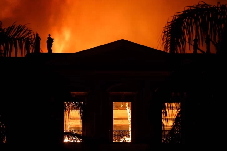 Impresionante incendio arrasa con el Museo Nacional de Brasil Impresionante incendio arrasa con el Museo Nacional de Brasil