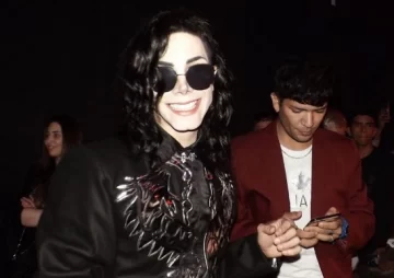 Es el imitador argentino de Michael Jackson, lo confundieron con Felipe Petinatto y le pegaron Es el imitador argentino de Michael Jackson, lo confundieron con Felipe Petinatto y le pegaron