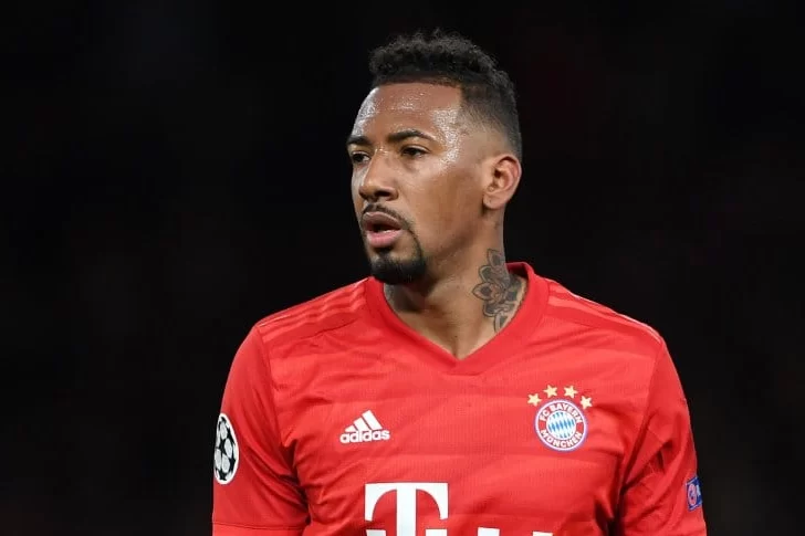 Boateng, multado por Bayern Munich por salir de la ciudad y chocar