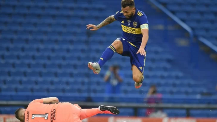 La gran atajada de Armani a Tevez La gran atajada de Armani a Tevez