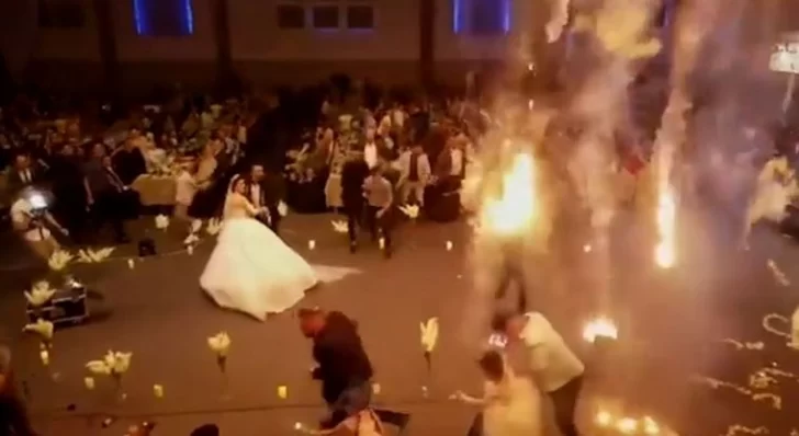 El video del horror de la boda donde murieron más de 100 personas por un incendio El video del horror de la boda donde murieron más de 100 personas por un incendio