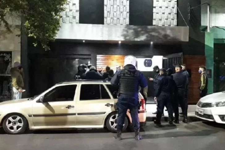 Detuvieron a un centenar de personas que estaban en un boliche