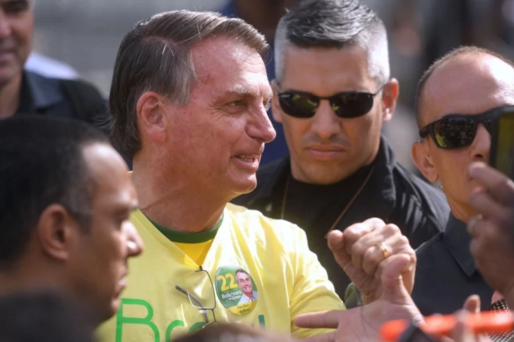 Bolsonaro votó y dijo que tiene “expectativas de victoria para el bien de Brasil”