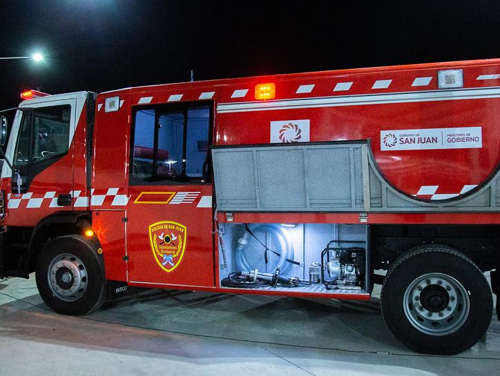 Jugaba con un encendedor e incendió su casa: él, su madre y un policía, internados Jugaba con un encendedor e incendió su casa: él, su madre y un policía, internados