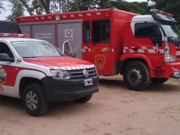 Se le incendió la camioneta en plena calle, afortunadamente no hubo heridos Se le incendió la camioneta en plena calle, afortunadamente no hubo heridos
