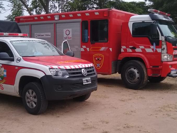 Se le incendió la camioneta en plena calle, afortunadamente no hubo heridos Se le incendió la camioneta en plena calle, afortunadamente no hubo heridos