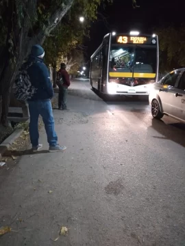 Quejas por las demoras para subir al colectivo