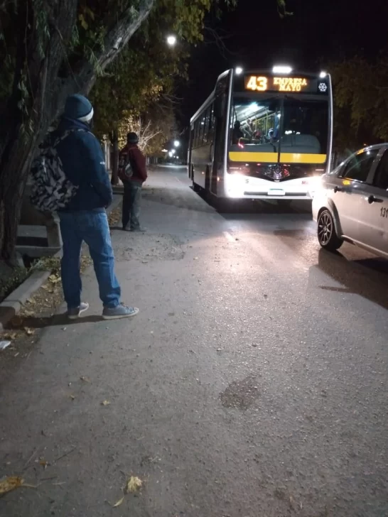 Quejas por las demoras para subir al colectivo Quejas por las demoras para subir al colectivo