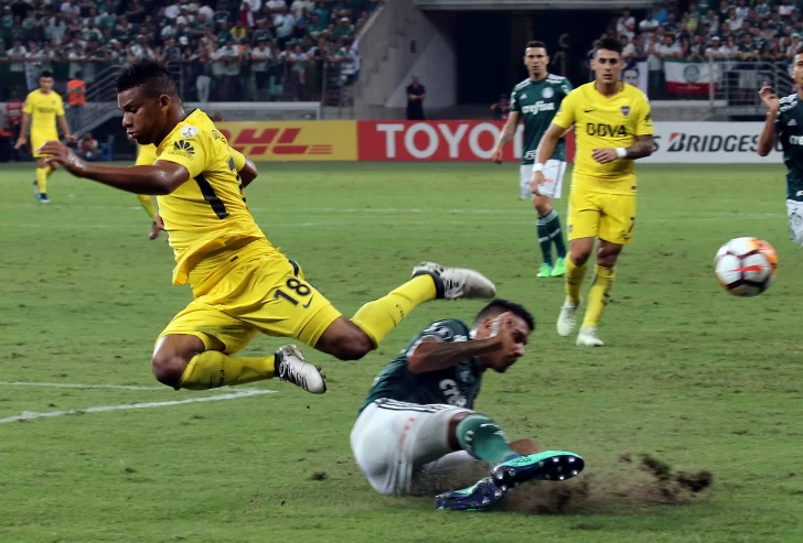 En un final electrizante, Boca reaccionó a tiempo y Tevez salvó un punto ante Palmeiras