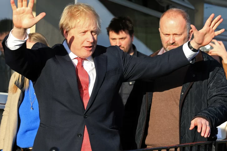 Johnson se despidió como primer ministro británico: “Esto es todo, amigos”