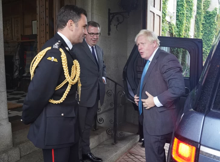 Johnson se despidió como primer ministro británico: “Esto es todo, amigos”