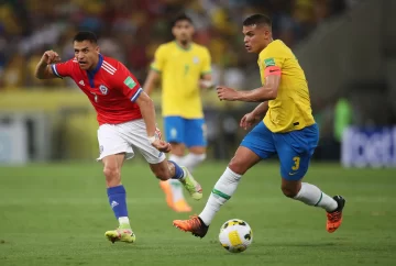 Chile sufrió un duro revés ante Brasil pero aún tiene posibilidades matemáticas Chile sufrió un duro revés ante Brasil pero aún tiene posibilidades matemáticas