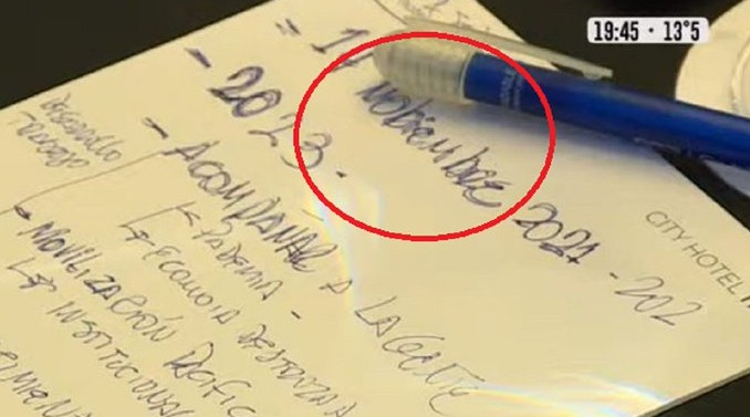 Macri cometió 6 errores de ortografía en un apunte y las redes no lo perdonaron Macri cometió 6 errores de ortografía en un apunte y las redes no lo perdonaron