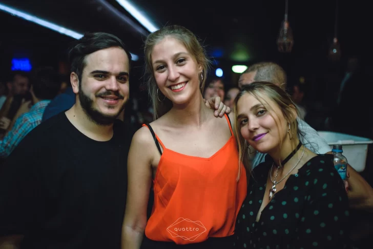 Se desplomó sobre la calle el enorme cartel colgante de un conocido hotel céntrico