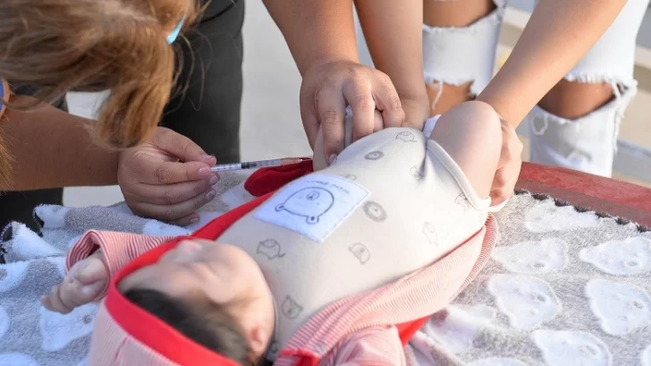 Covid-19: este miércoles comienzan a vacunar a menores desde los 6 meses hasta los 3 años Covid-19: este miércoles comienzan a vacunar a menores desde los 6 meses hasta los 3 años