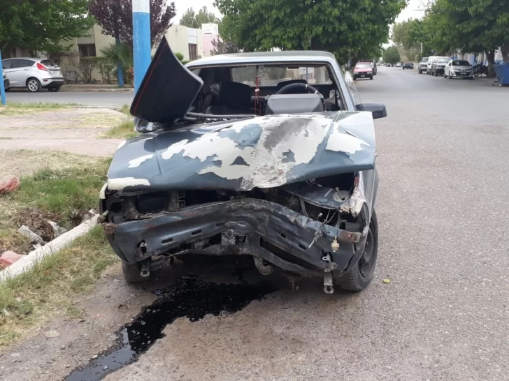 Terminó con la cadera quebrada después de estrellarse contra un poste Terminó con la cadera quebrada después de estrellarse contra un poste