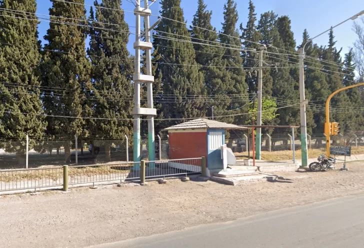 Intentó robar un kiosco y al ser descubierto se tiró a un canal: quiso escapar nadando Intentó robar un kiosco y al ser descubierto se tiró a un canal: quiso escapar nadando