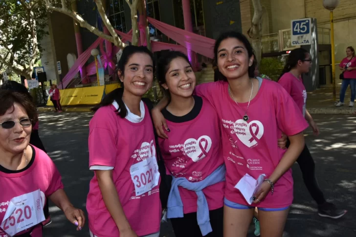 La ciudad se vistió de rosa para concientizar sobre el cáncer de mamas