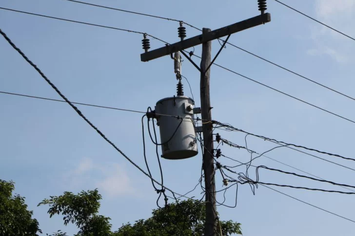 Cortaba un cable del tendido eléctrico, sufrió una descarga, cayó y se fracturó el cráneo