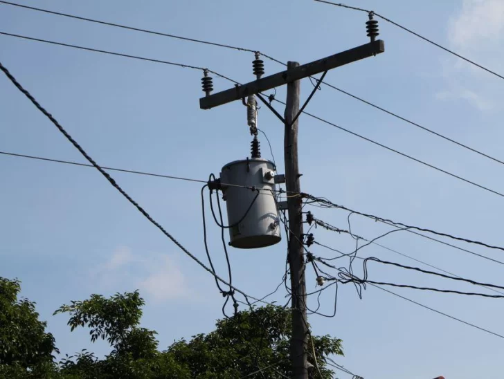 Cortaba un cable del tendido eléctrico, sufrió una descarga, cayó y se fracturó el cráneo