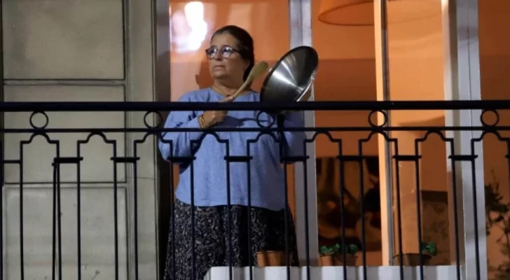 El Gobierno dice “comprender” el cacerolazo pero responsabiliza a los jueces