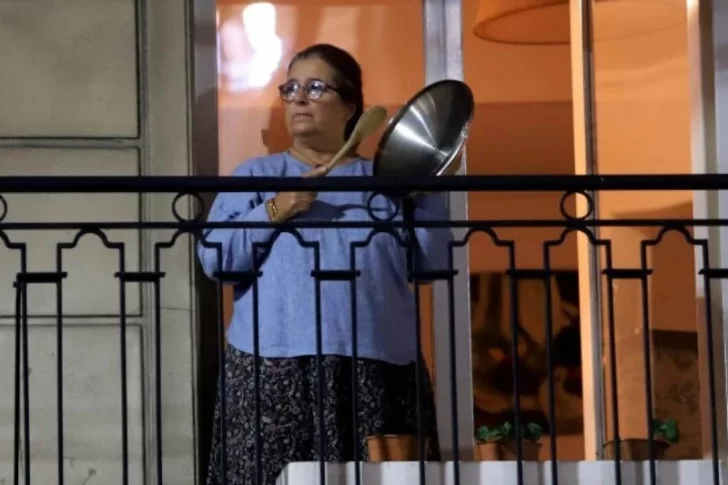 El Gobierno dice “comprender” el cacerolazo pero responsabiliza a los jueces