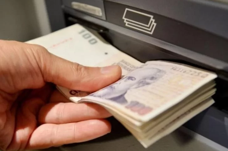 El Gobierno nacional analiza otorgar un bono de fin de año para jubilados y planes sociales