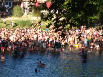 Descontrol en una playa de Santa Rosa de Calamuchita Descontrol en una playa de Santa Rosa de Calamuchita