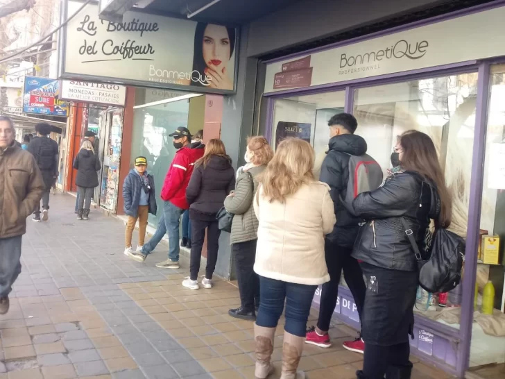 A pesar de las medidas de Batakis, en San Juan el dólar blue sigue por arriba de los $270 A pesar de las medidas de Batakis, en San Juan el dólar blue sigue por arriba de los $270