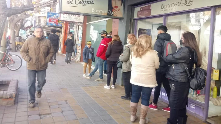 El dólar blue cerró la semana con una leve baja en San Juan El dólar blue cerró la semana con una leve baja en San Juan