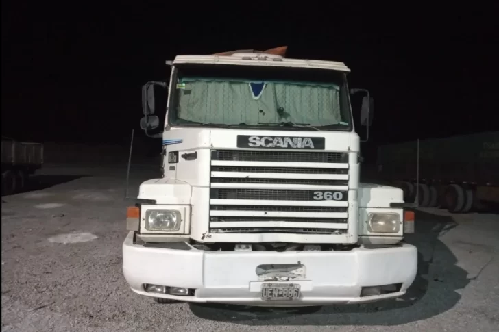 Un camión cargado con cebollas que venía de Jáchal volcó en el Villicum