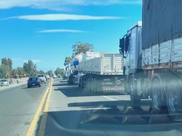 Venía de Mendoza con medicamentos, chocó contra un camión y sufrió varias fracturas Venía de Mendoza con medicamentos, chocó contra un camión y sufrió varias fracturas