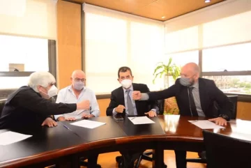 Camioneros acordó un bono de fin de año de $48.000 Camioneros acordó un bono de fin de año de $48.000