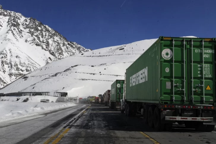 Demoras y malestar entre camioneros sanjuaninos que buscan cruzar a Chile