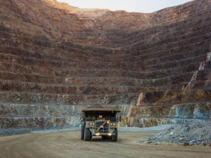 Multan a Barrick por enterrar residuos peligrosos: $500 mil por un hecho ocurrido en 2012 Multan a Barrick por enterrar residuos peligrosos: $500 mil por un hecho ocurrido en 2012