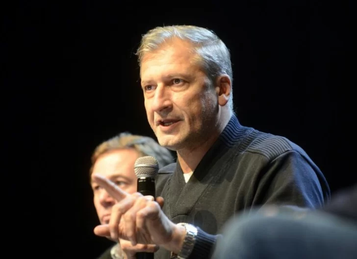 “Pichi” Campana tiene coronavirus y fue internado por precaución “Pichi” Campana tiene coronavirus y fue internado por precaución