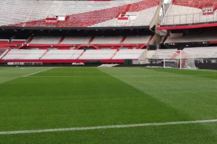 Así luce el césped del Monumental tras las intensas lluvias
