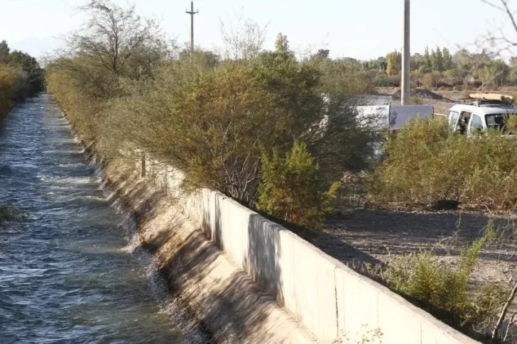 Misterio por un cuerpo en un canal