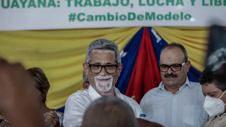 Un candidato le dio un cachetazo a otro frente a los electorales Un candidato le dio un cachetazo a otro frente a los electorales