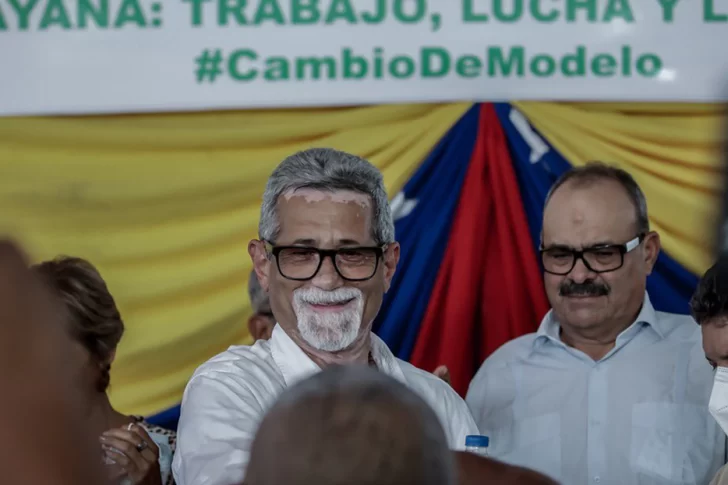 Un candidato le dio un cachetazo a otro frente a los electorales