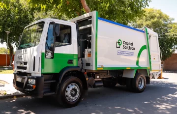 Un recolector de residuos de Capital resbaló y el camión le pasó por encima Un recolector de residuos de Capital resbaló y el camión le pasó por encima