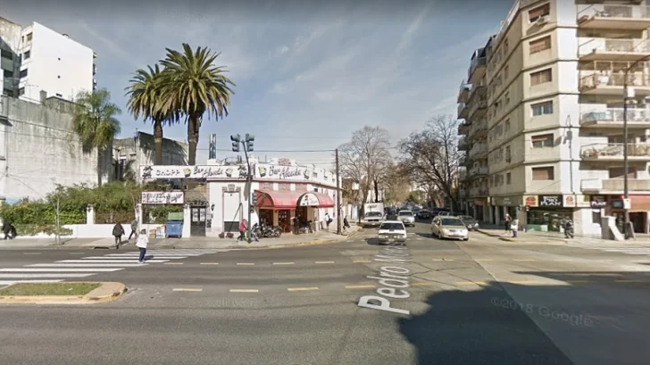 Chocó contra un poste, se resistió y entre 5 policías tuvieron que detenerlo