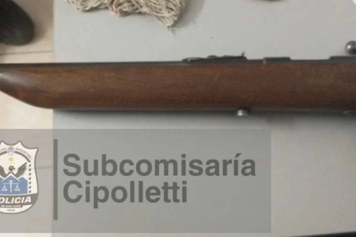 Jóvenes pidieron al chofer de un micro que los llevara y lo amenazaron con una carabina