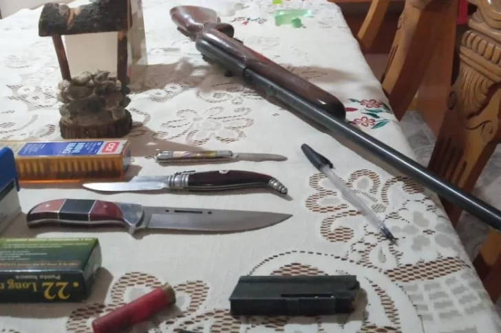 Lo buscaban por amenazar con arma de fuego y le encontraron una carabina