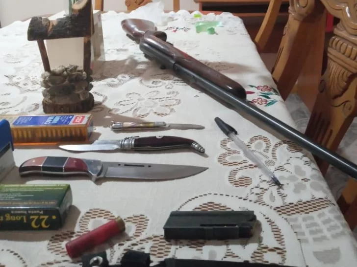 Lo buscaban por amenazar con arma de fuego y le encontraron una carabina