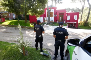 Allanaron la casa usurpada en Cariló y los ocupantes se retiraron: sorpresa por lo que encontraron Allanaron la casa usurpada en Cariló y los ocupantes se retiraron: sorpresa por lo que encontraron